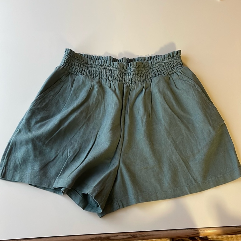 Universal Thread Green Linen Blend Pull On Shorts - image 1